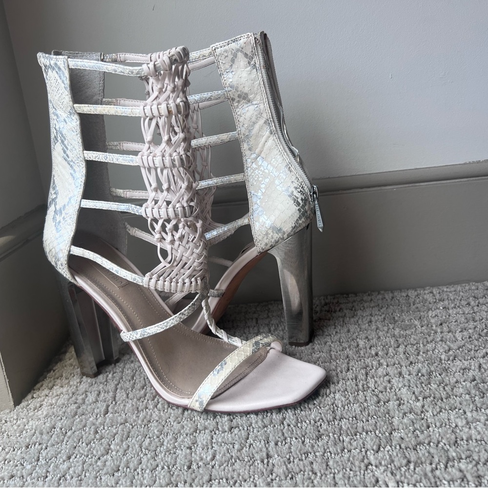 BCBG OPEN TOE SNAKE SKIN BOOTIE 9.5